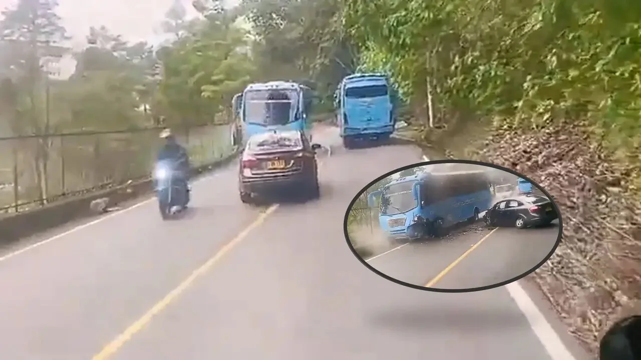 Video: ocho lesionados, tres de ellos menores, en choque entre bus y carro en la vía a Mesitas del Colegio 1 Choque entre un bus intermunicipal y un carro particular en la vía a Mesitas del Colegio