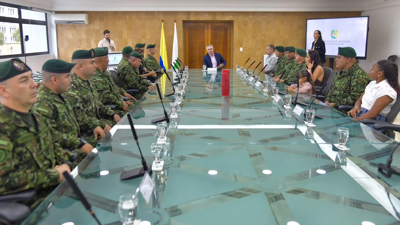 Dieciocho militares recibieron la Medalla Atanasio Girardot por el golpe que acabó con alias Terry