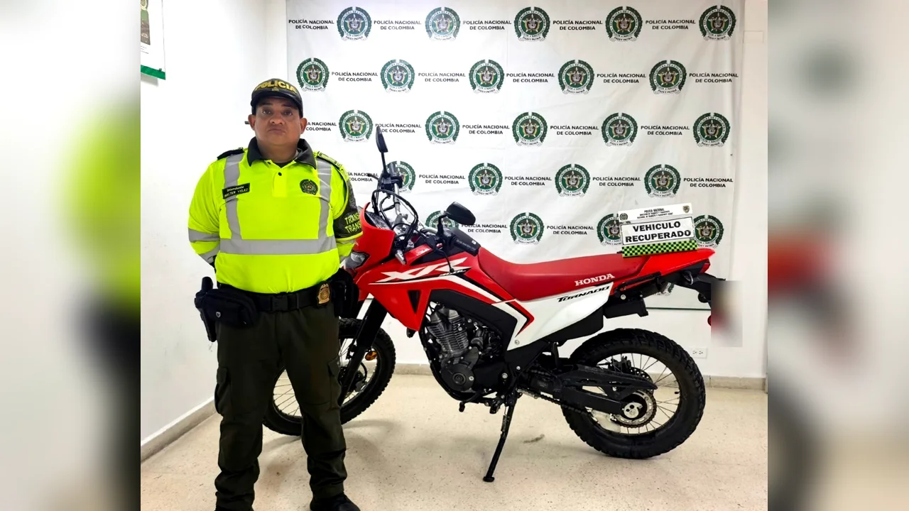 Motocicleta Honda recuperada en la vía Medellín-La Pintada