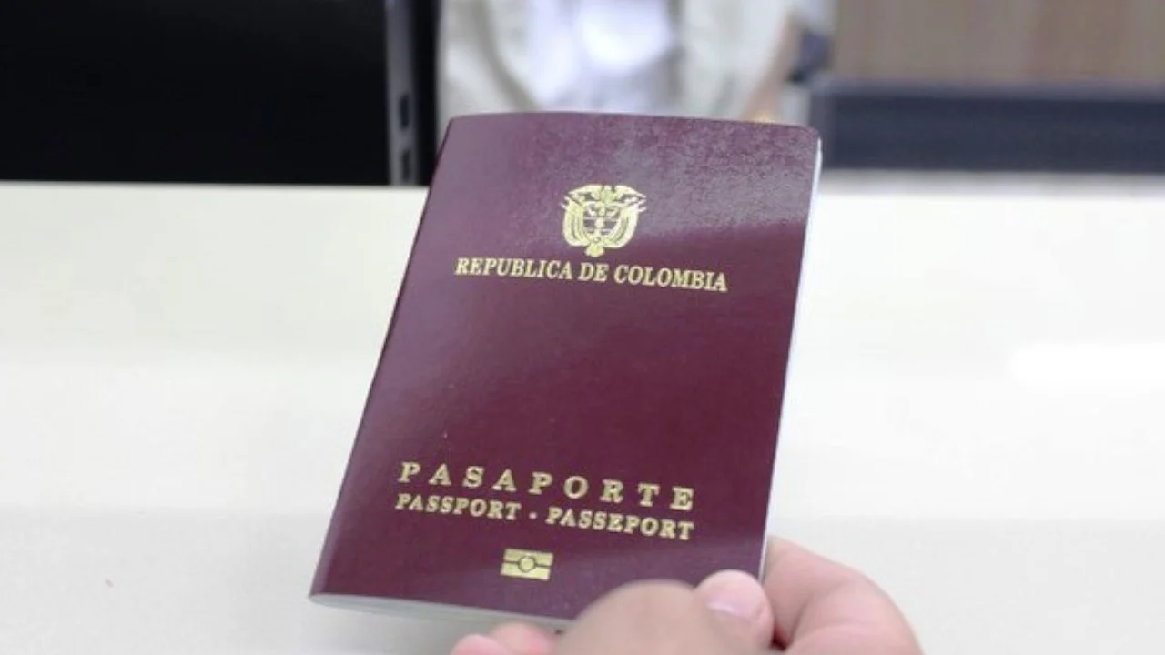 Pasaporte colombiano, foto de archivo