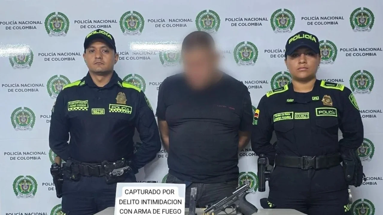 Agente de tránsito de Cali capturado por la Policía
