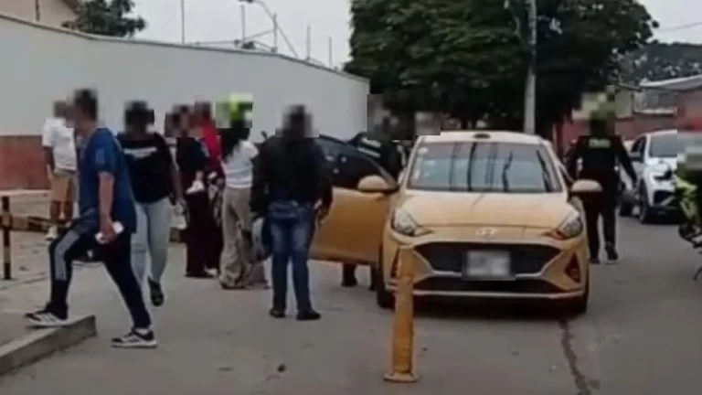 Ataque sicarial contra un taxi en el suroccidente de Cali deja un muerto y un herido