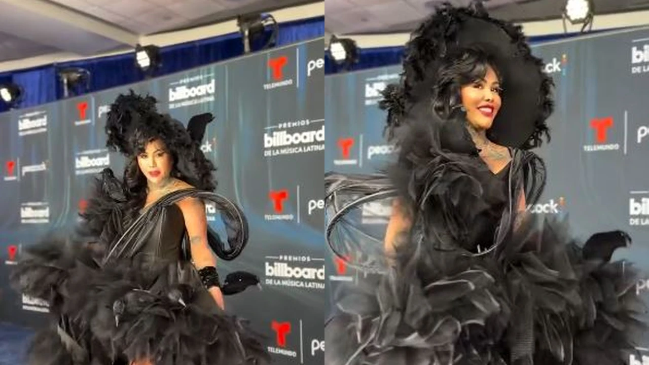 Yina Calderón en los Billboard: el vestido de plumas que dio de qué hablar