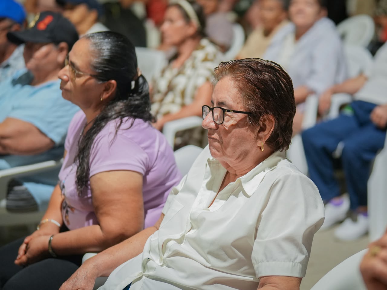 La Danta salda una deuda histórica: inauguran 700 metros de vías pavimentadas 11 Habitantes de La Danta durante la entrega de las vías pavimentadas