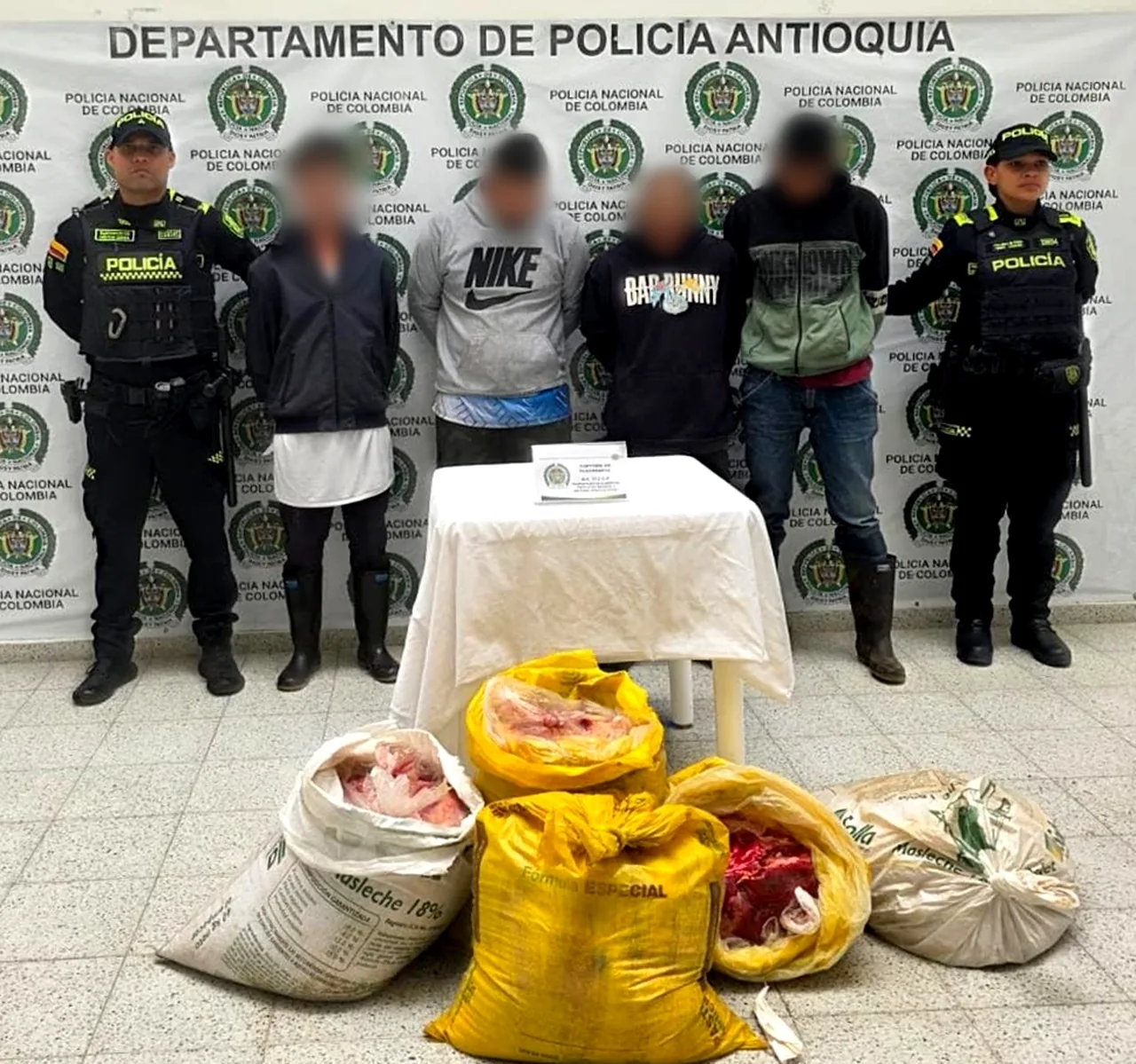 Cuatro capturados en Entrerríos por corrupción de alimentos: les incautaron 170 kilos de carne 2 Capturados por corrupción de alimentos en Entrerríos, Antioquia