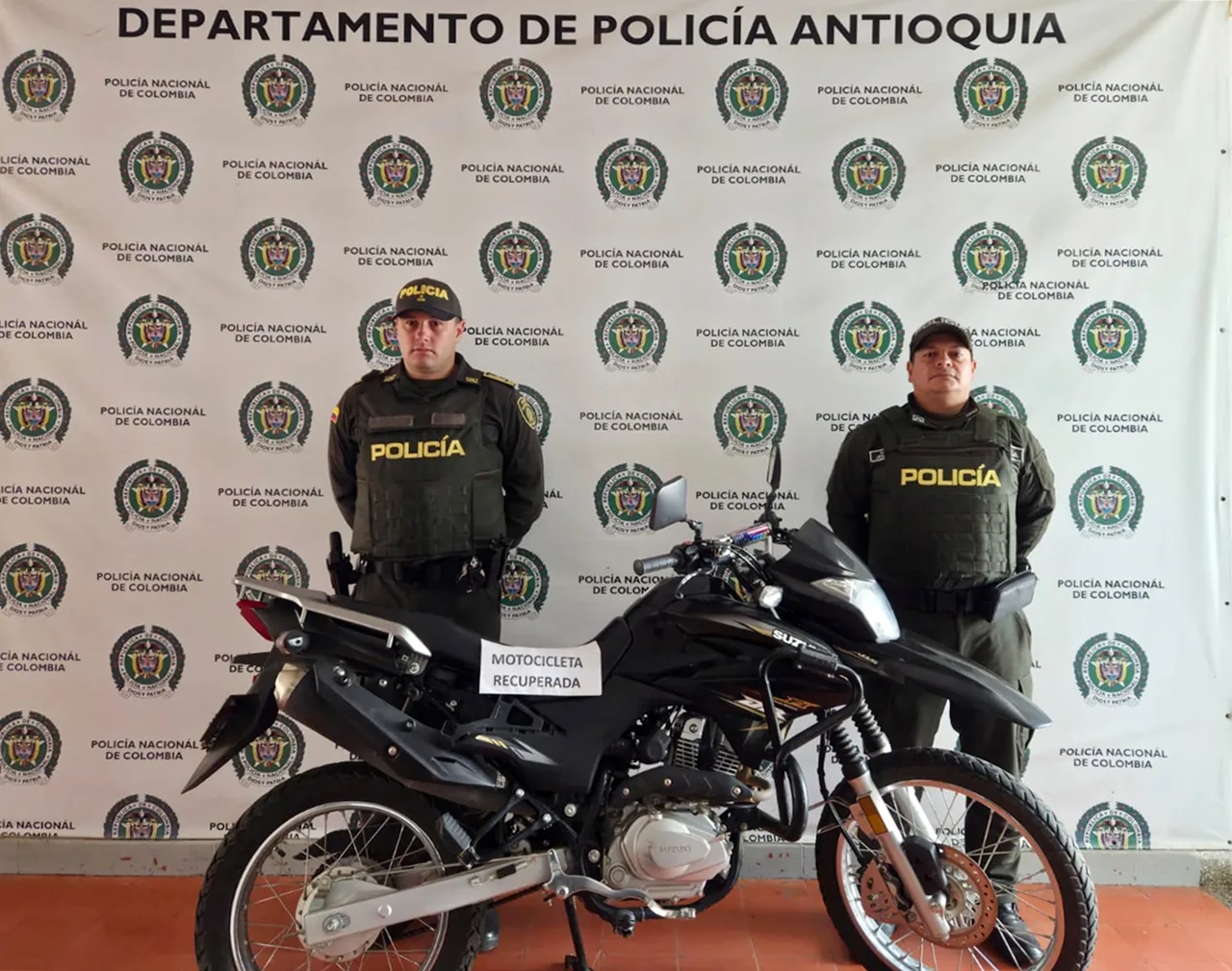Recuperan en Urrao una motocicleta que tenía denuncia por hurto y era requerida por la Fiscalía 2 Motocicleta recuperada en Urrao