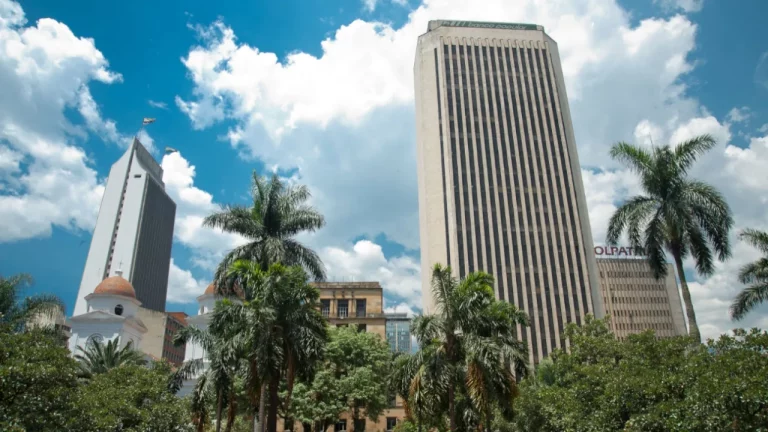 Comerciante fue herido en un atraco cuando retiraba $64 millones en el centro de Medellín; hay un capturado