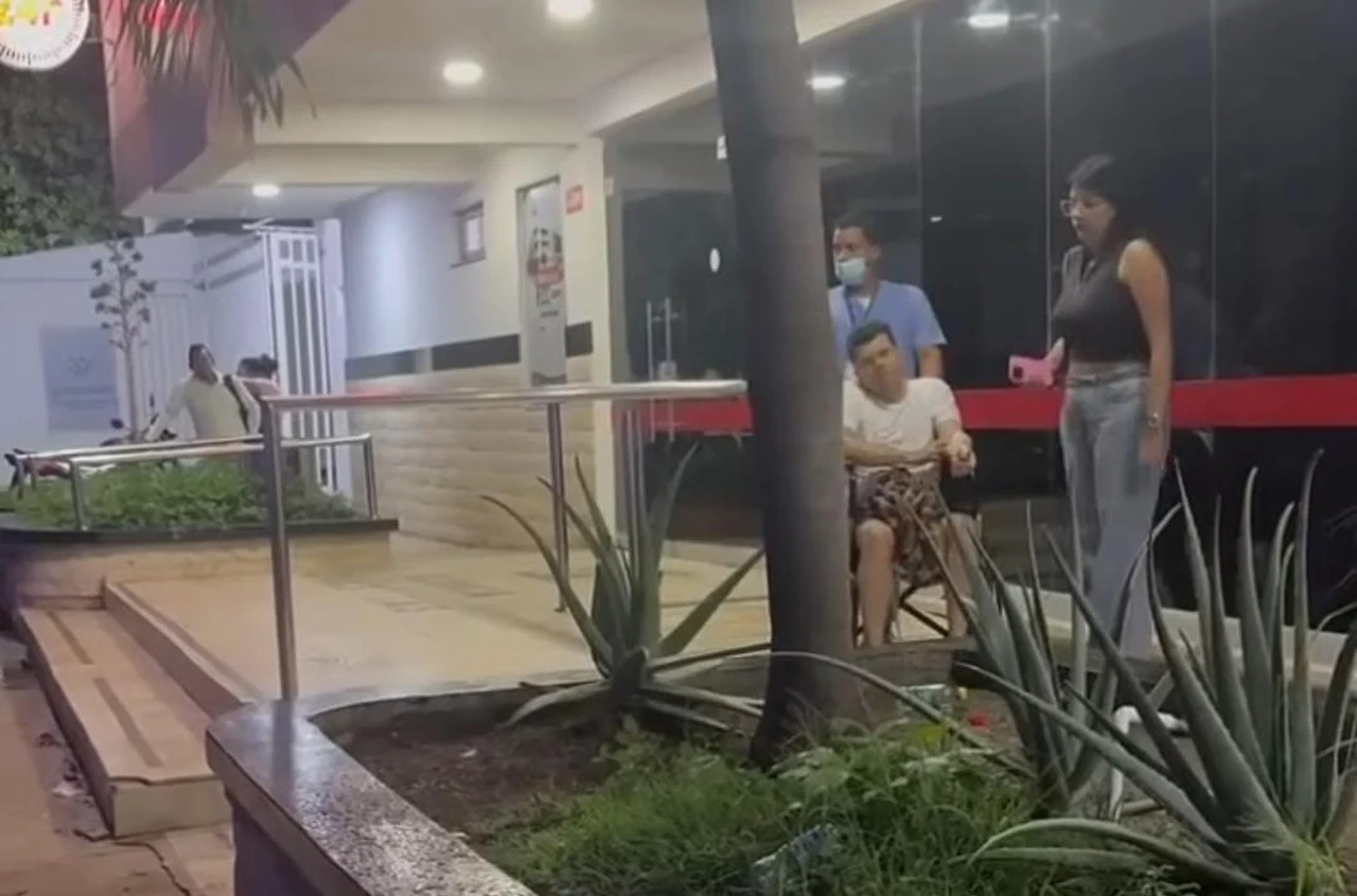 Efraín Zuleta recibió el alta tras el accidente del bus de Kbeto y seguirá recuperándose en casa 2 Salida de un centro asistencial tras el accidente de la agrupación de Kbeto Zuleta