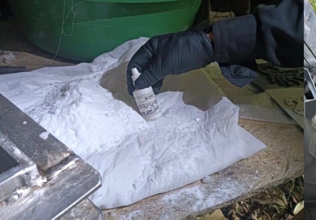 Duro golpe al ELN: Ejército destruyó laboratorio con más de una tonelada de cocaína en Sardinata 2 Prueba realizada sobre la cocaína incautada en el laboratorio del ELN en Sardinata