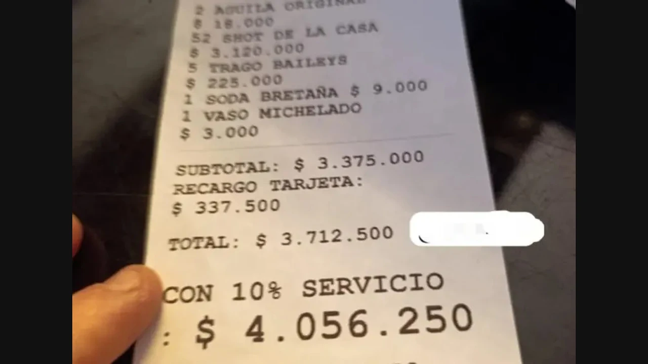 Cobro excesivo en el Lleras: cuenta de más de $4 millones, incluidos más de 300 mil por pagar con tarjeta 2 Factura del presunto cobro excesivo en un local de comidas del Parque Lleras
