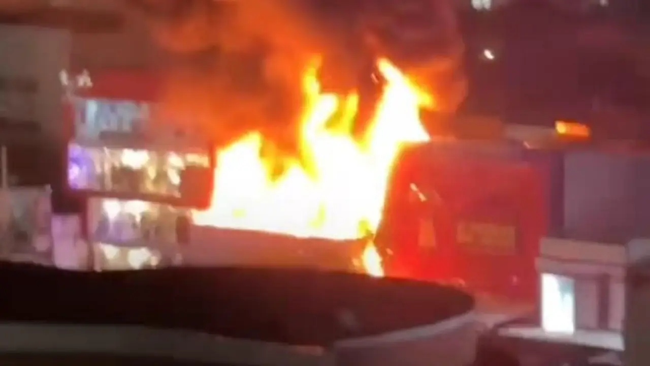 ¡Noticia en desarrollo! Incendio en local comercial junto a El Gigante del Hogar en La Plazuela, Cartagena