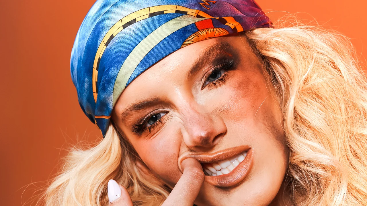 Penelope Robin estrena 'Pescadora': la canción del amor propio que abre su primer EP 2 Penelope Robin, artista colombiana nacida en Miami