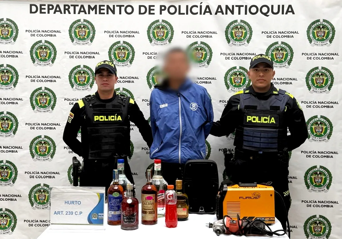 ¡Con las manos en la masa! Capturan en Santa Bárbara a un hombre por hurto en un establecimiento 2 ¡Con las manos en la masa! Capturan en Santa Bárbara a un hombre por hurto en un establecimiento