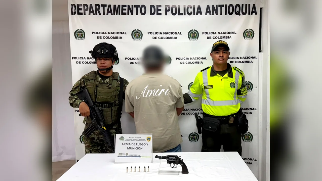 Hombre capturado y revólver incautado al ingreso al Túnel de Occidente