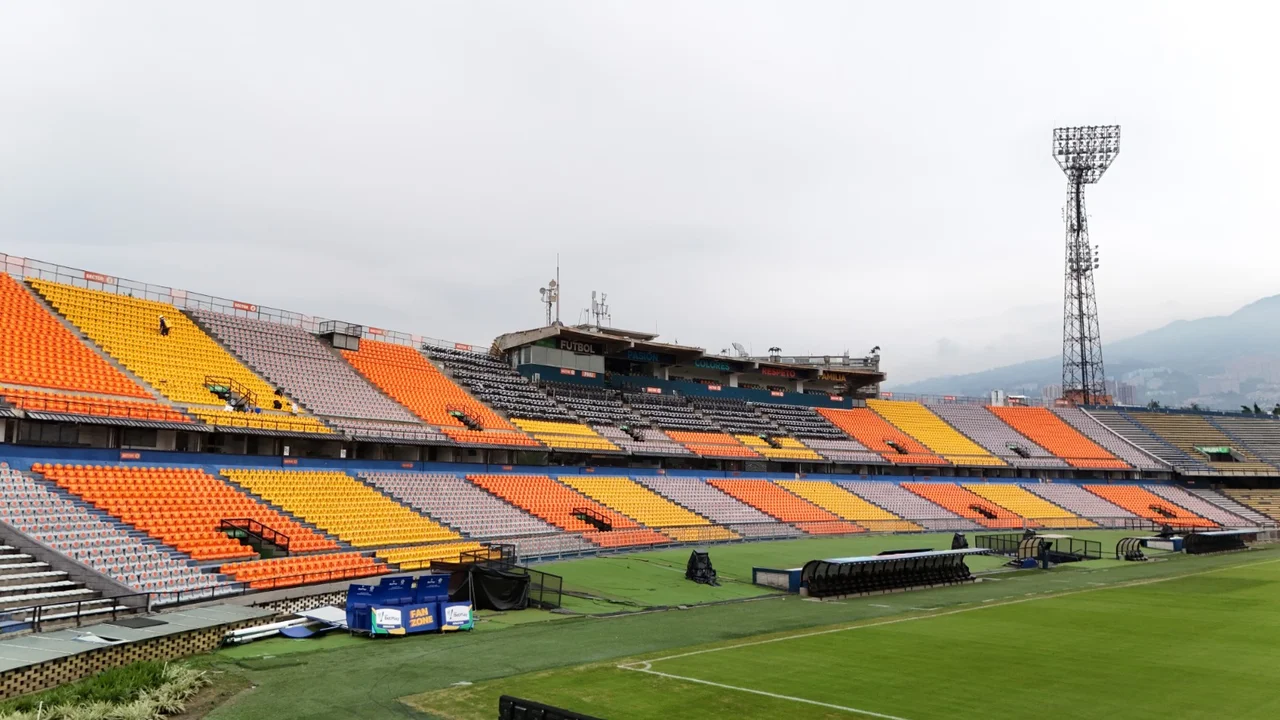 Atanasio Girardot sin cubierta occidental: así avanza el cambio que lo llevará a más de 60 mil espectadores 4 Tribunas del estadio Atanasio Girardot en Medellín