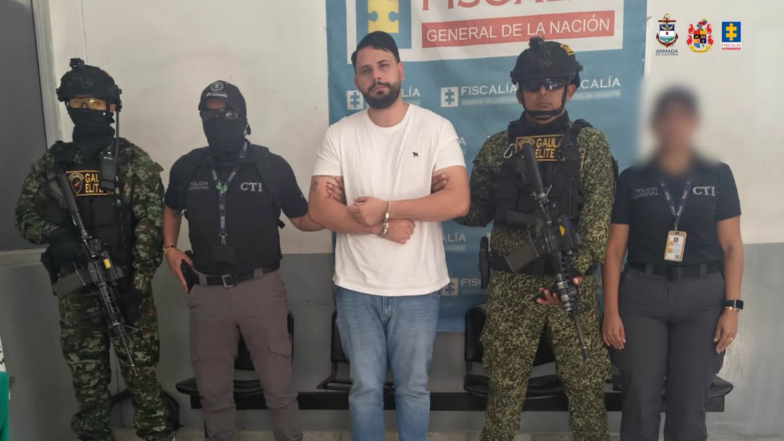 ¡Cayeron ocho! Red pedida en extradición por mover plata del narcotráfico hasta con criptomonedas 2 Uno de los capturados con fines de extradición durante los operativos de la Fiscalía