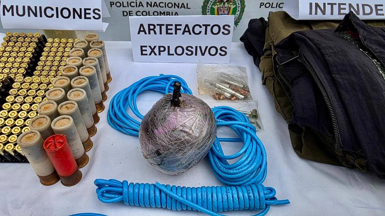 Cae pareja de presuntos extorsionistas de la Estructura 36 en Gómez Plata: tenían explosivos y hasta un dron 3 Cae pareja de presuntos extorsionistas de la Estructura 36 en Gómez Plata: tenían explosivos y hasta un dron