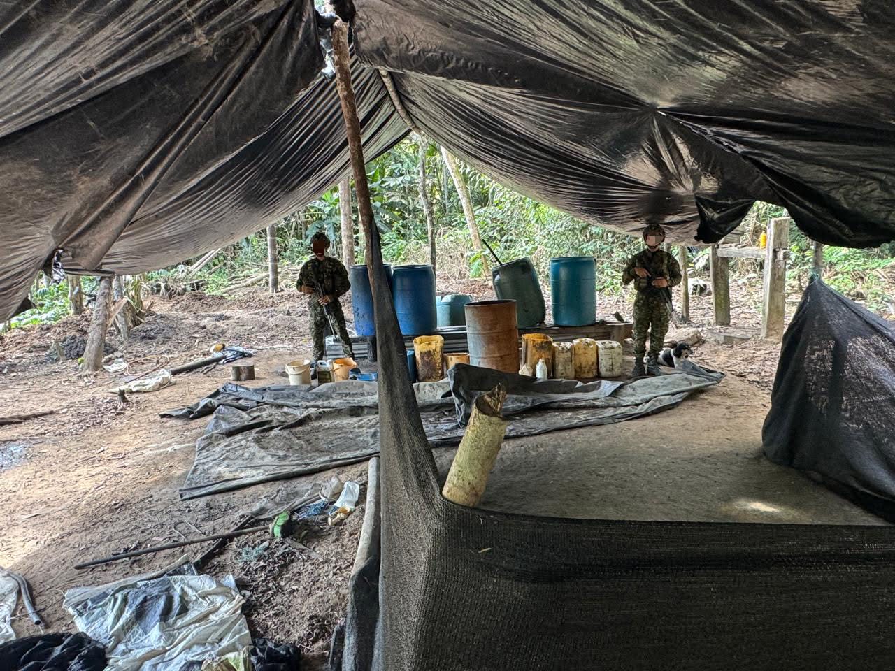 Ejército destruye cuatro laboratorios de pasta base de coca del Clan del Golfo en Mapiripán, Meta 3 Laboratorio de procesamiento de pasta base de coca destruido por el Ejército en la vereda Santa Helena, Mapiripán