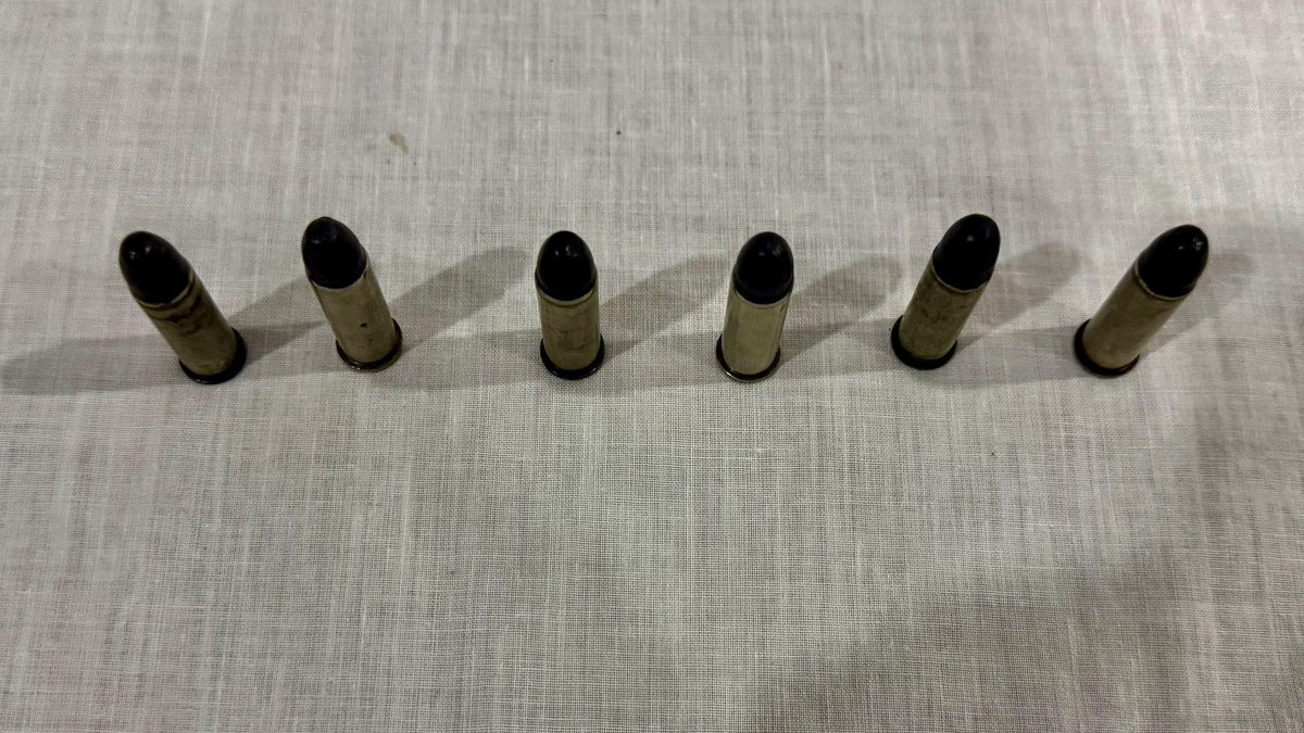 ¡Cayó en Anzá! Capturaron a presunto integrante del Clan del Golfo con revólver y más de $5 millones 3 Munición incautada en el operativo contra el Clan del Golfo en Anzá