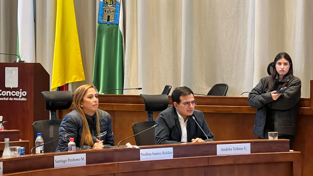 Sesión de la Comisión Primera del Concejo de Medellín durante el primer debate de la revisión del POT