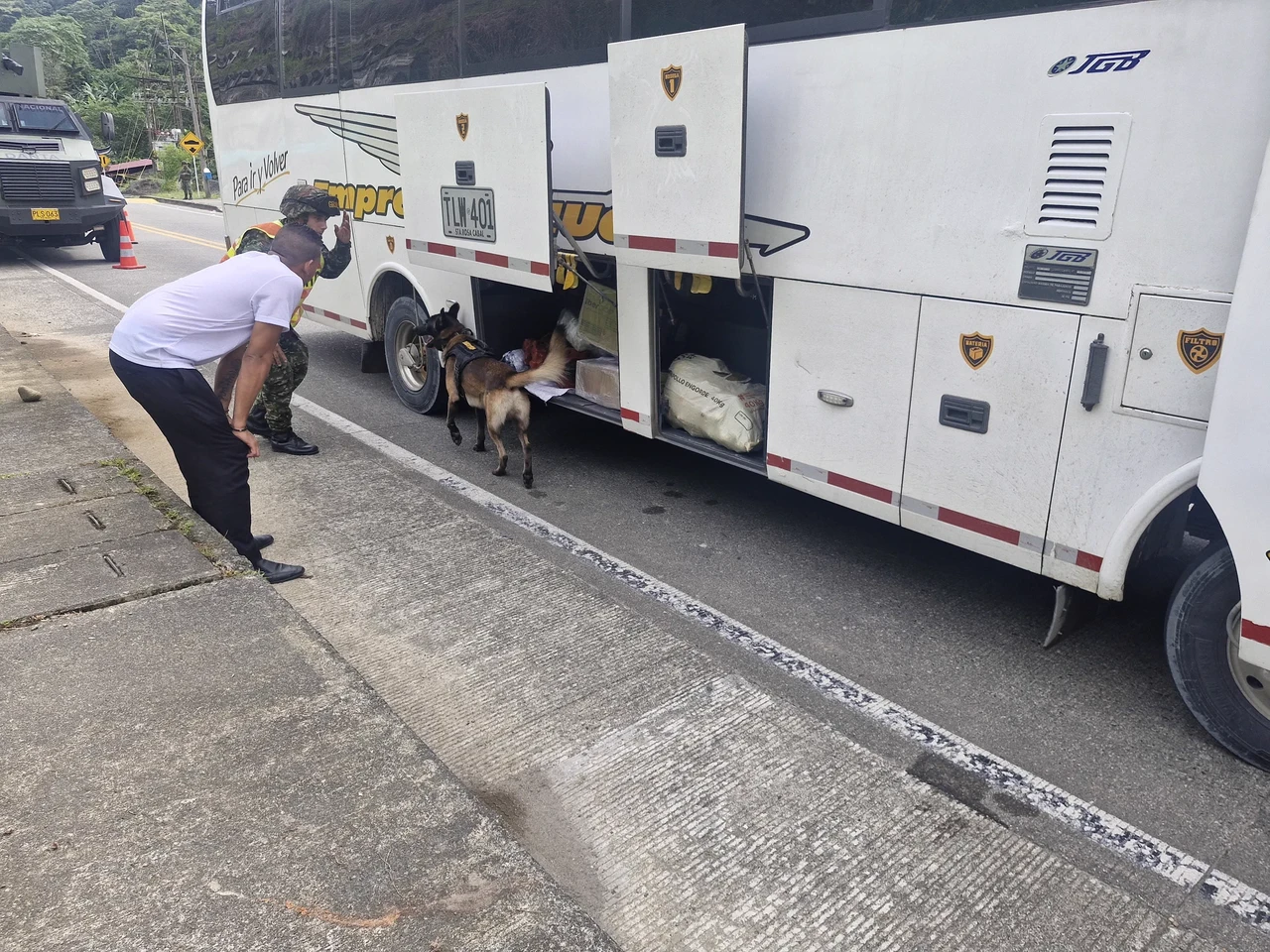 Ejército restableció la movilidad en la vía Quibdó-Pereira tras los ataques del ELN en Tadó, Chocó 3 Ejército restableció la movilidad en la vía Quibdó-Pereira tras los ataques del ELN en Tadó, Chocó