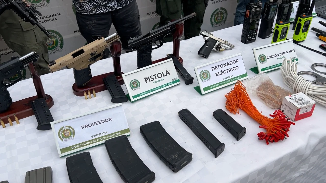 Alias 'Primo Sangre': drones explosivos y minería ilegal tras su red logística 4 Material incautado y procedimiento contra la comisión de alias Primo Sangre