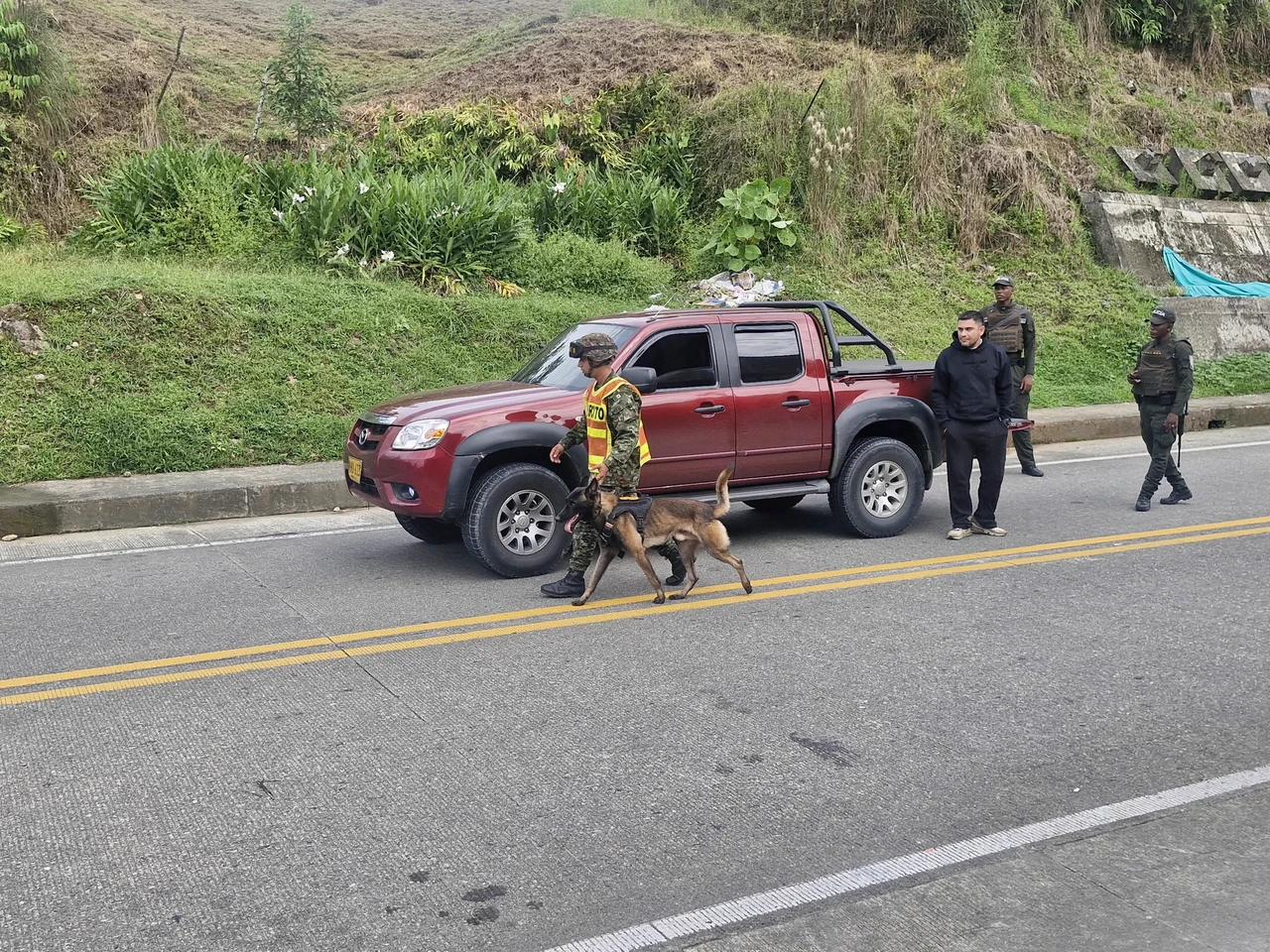 Ejército restableció la movilidad en la vía Quibdó-Pereira tras los ataques del ELN en Tadó, Chocó 4 Ejército restableció la movilidad en la vía Quibdó-Pereira tras los ataques del ELN en Tadó, Chocó