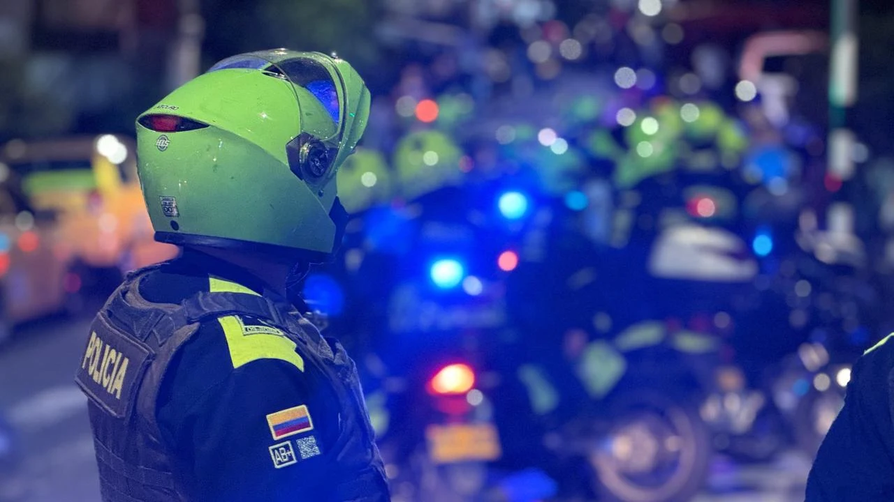 Halloween en Medellín: 540 uniformados y 450 motocicletas cuidarán el fin de semana 2 Uniformado de la Policía durante el operativo de Halloween en Medellín