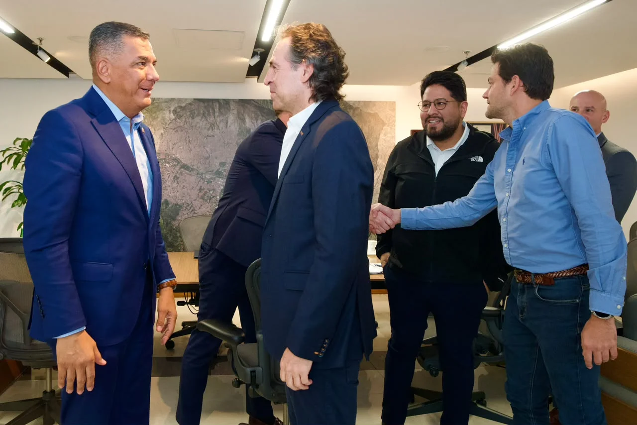 «Que se tengan duro los criminales»: Medellín será sede de la Coalición contra Carteles de Las Américas 5 El alcalde Fico Gutiérrez saluda a la delegación que visitó Medellín