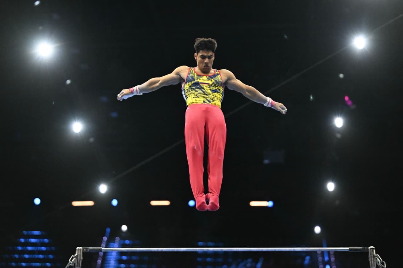 Colombia cerró en Róterdam su mejor Mundial de gimnasia: Vera y Barajas cayeron en la final de barra fija 2 Gimnasta colombiano en la final de barra fija del Mundial de Gimnasia