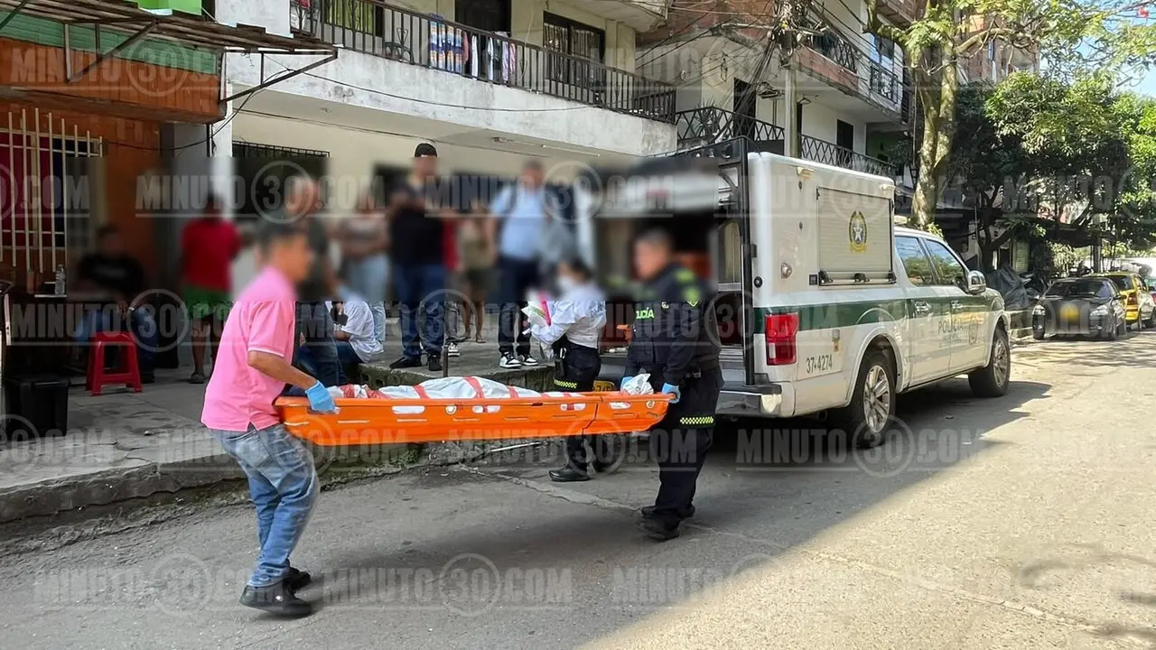¿Todo por 300 mil pesos? Ocho entraron a la fuerza a un apartamento en La Iguaná: un muerto y un herido 6 ¿Todo por 300 mil pesos? Ocho entraron a la fuerza a un apartamento en La Iguaná: un muerto y un herido