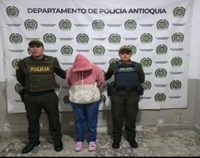¡Cayó alias La Flaca! Capturan en Santa Rosa de Osos a integrante del cartel de los más buscados 2 Captura de alias La Flaca en Santa Rosa de Osos