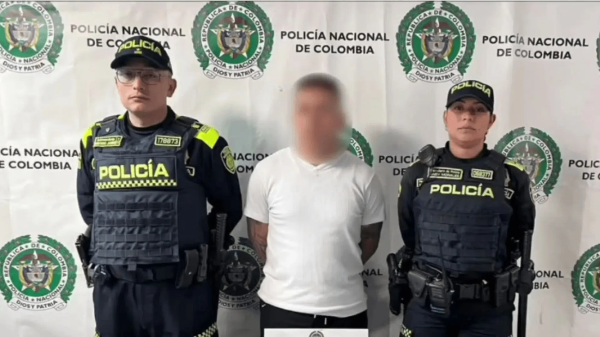¡Motel bajo la lupa en Bogotá! Seguía abierto pese a sanción y hallaron dos revólveres bajo un colchón