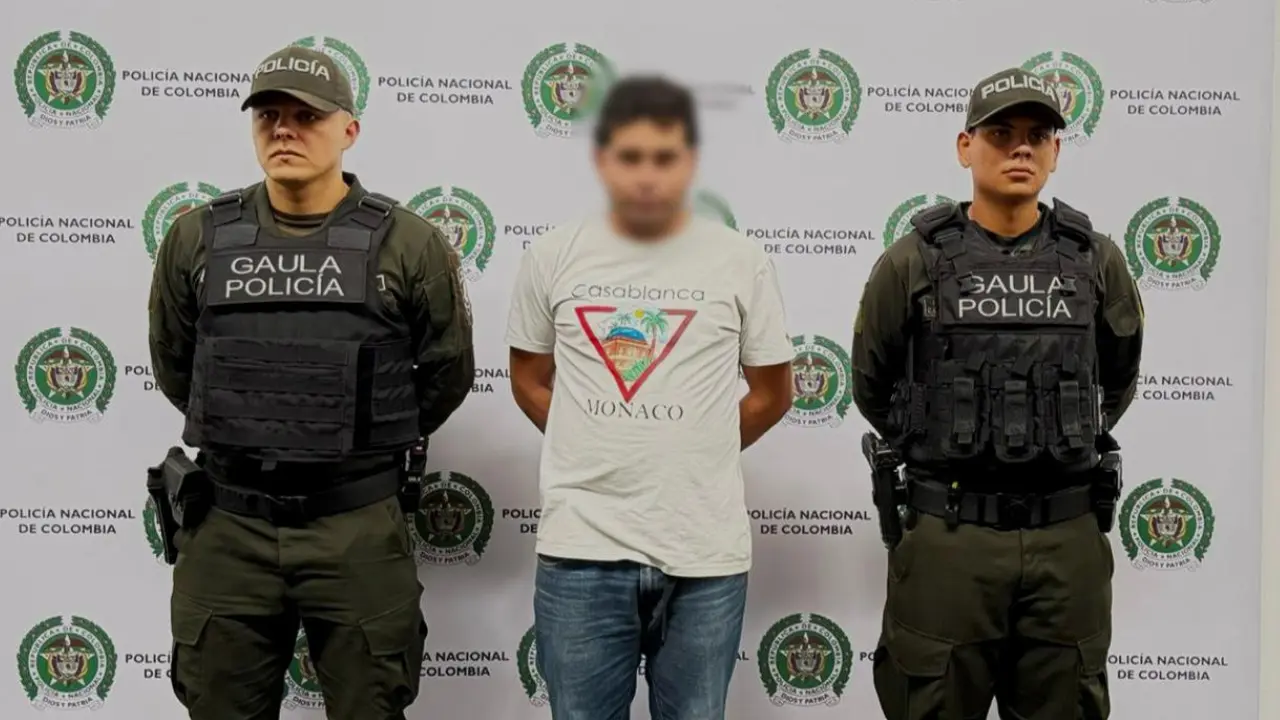 Cayó alias 'Chompiras', señalado de extorsionar a vendedores ambulantes en el Centro de Medellín 1 Cayó alias 'Chompiras', señalado de extorsionar a vendedores ambulantes en el Centro de Medellín