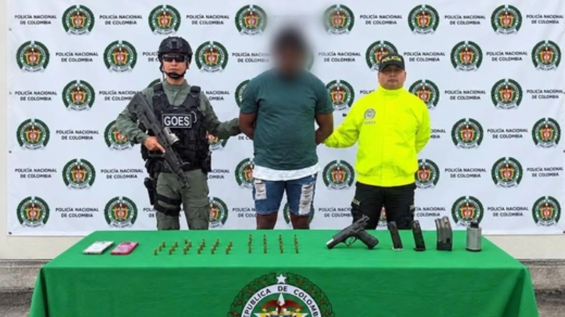 ¡Se escondía en Cali! Capturan a alias ‘Mi Sangre’, señalado jefe del ELN en Buenaventura 2 ¡Se escondía en Cali! Capturan a alias ‘Mi Sangre’, señalado jefe del ELN en Buenaventura