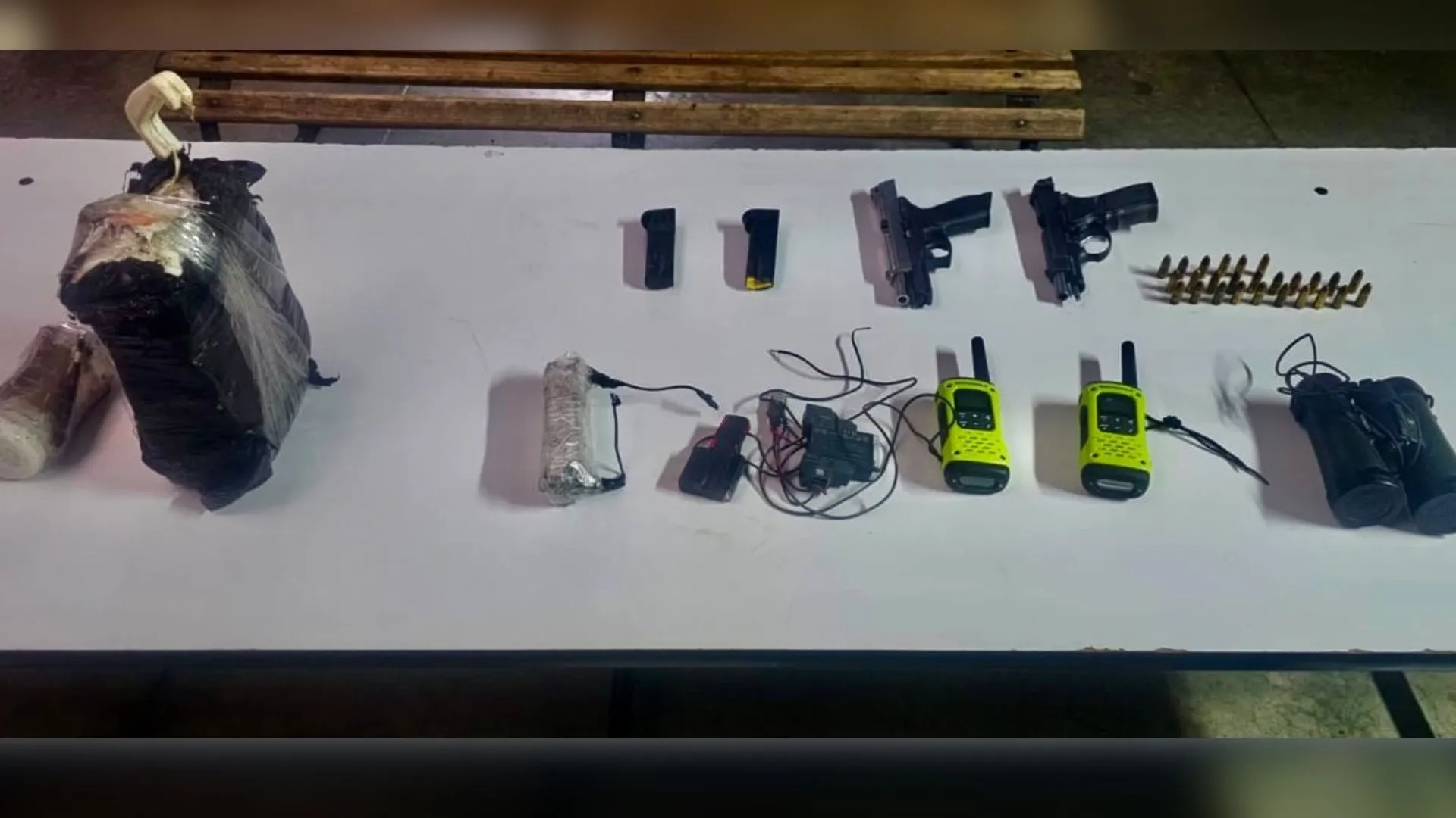 Armas, explosivos y un radio adaptado para activarlos: el hallazgo del Ejército en Ituango