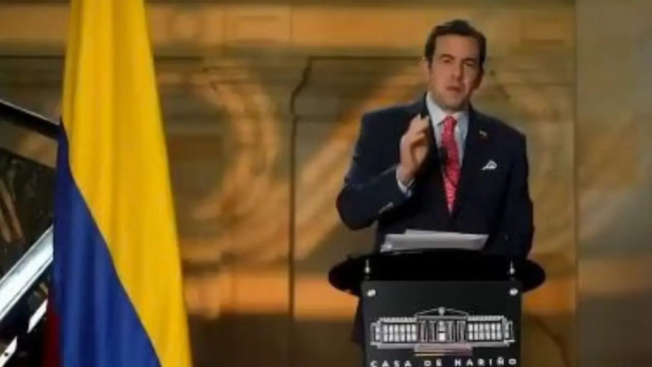 ¡Pagaron millones y los equipos siguen en bodega! Denuncian contratos 'a dedo' en Bomberos durante el gobierno Petro