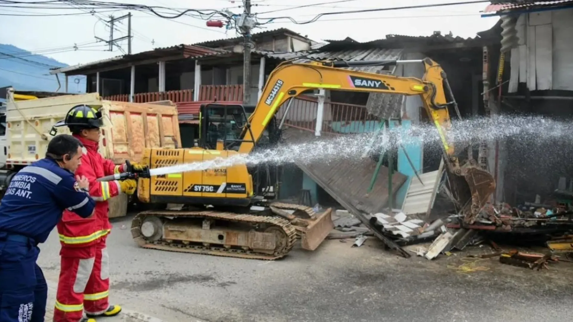 ¡Ocho construcciones al piso! Antioquia intervino puntos señalados por microtráfico en Caldas