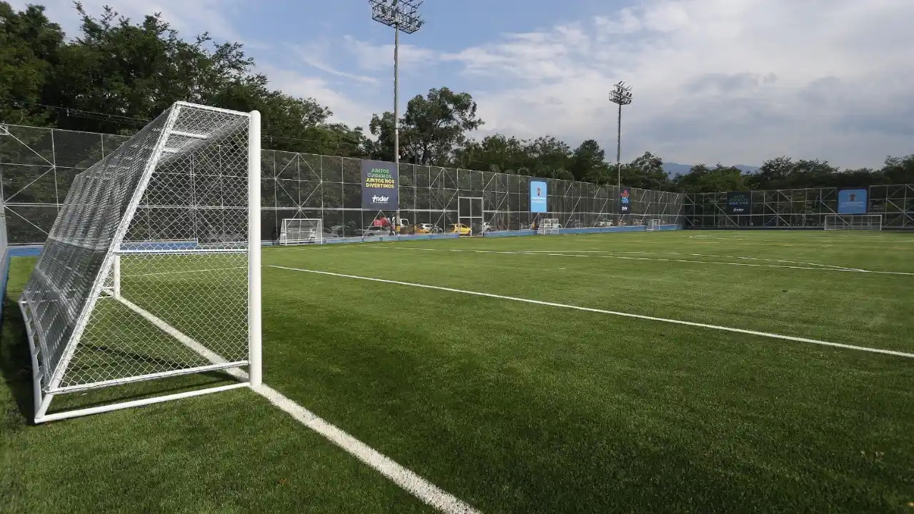 ¡Adiós a los charcos! Canchas sintéticas de Medellín estrenan tecnología verde para tragar agua 2 ¡Adiós a los charcos! Canchas sintéticas de Medellín estrenan tecnología verde para tragar agua