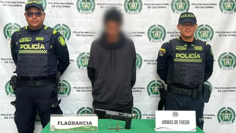 Agredió a su pareja, huyó en bicitaxi y terminó capturado con una pistola artesanal en Bogotá