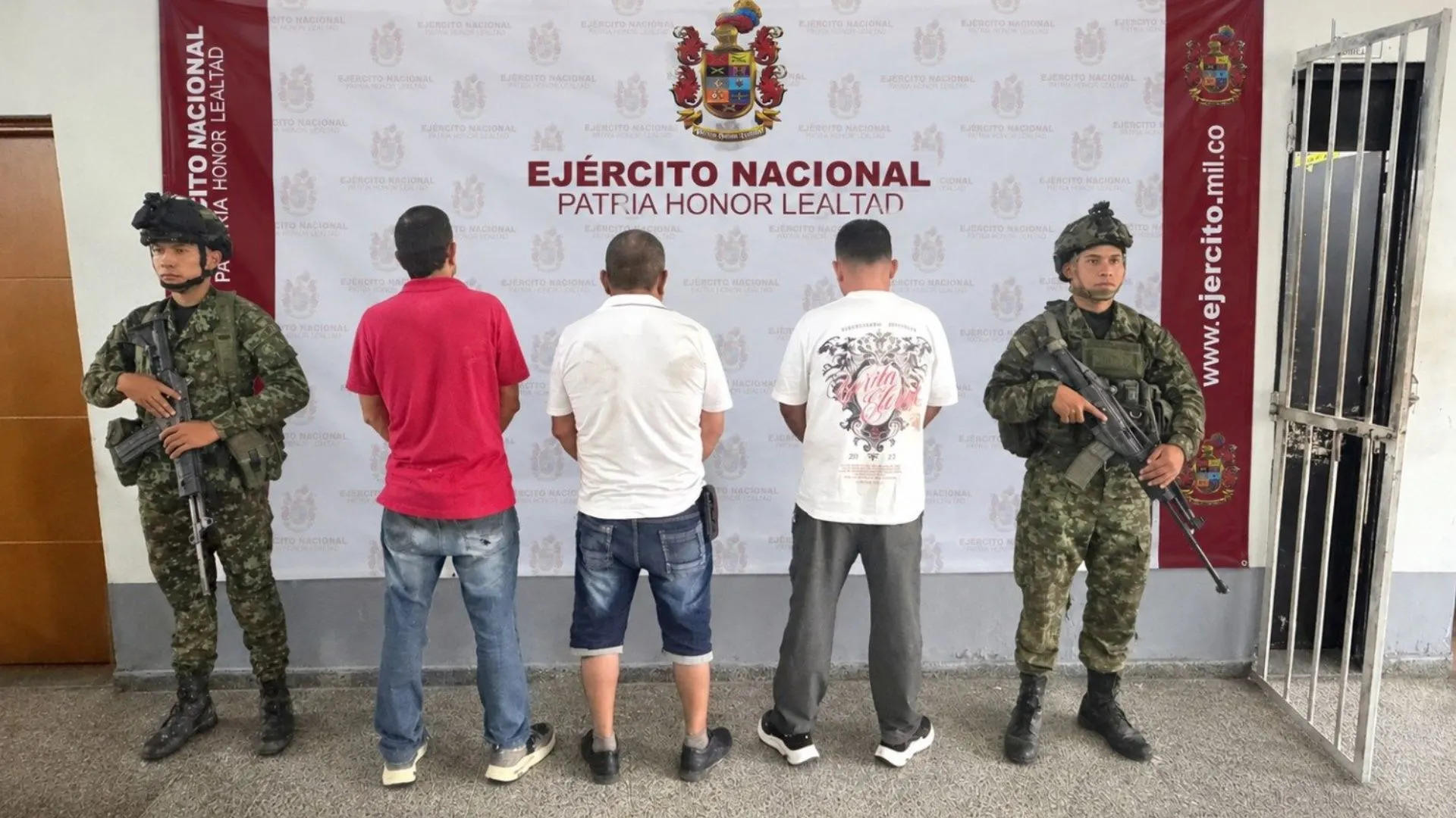 Combates en Puerto Berrío dejan tres capturados y el hallazgo de 3.000 galones de hidrocarburo