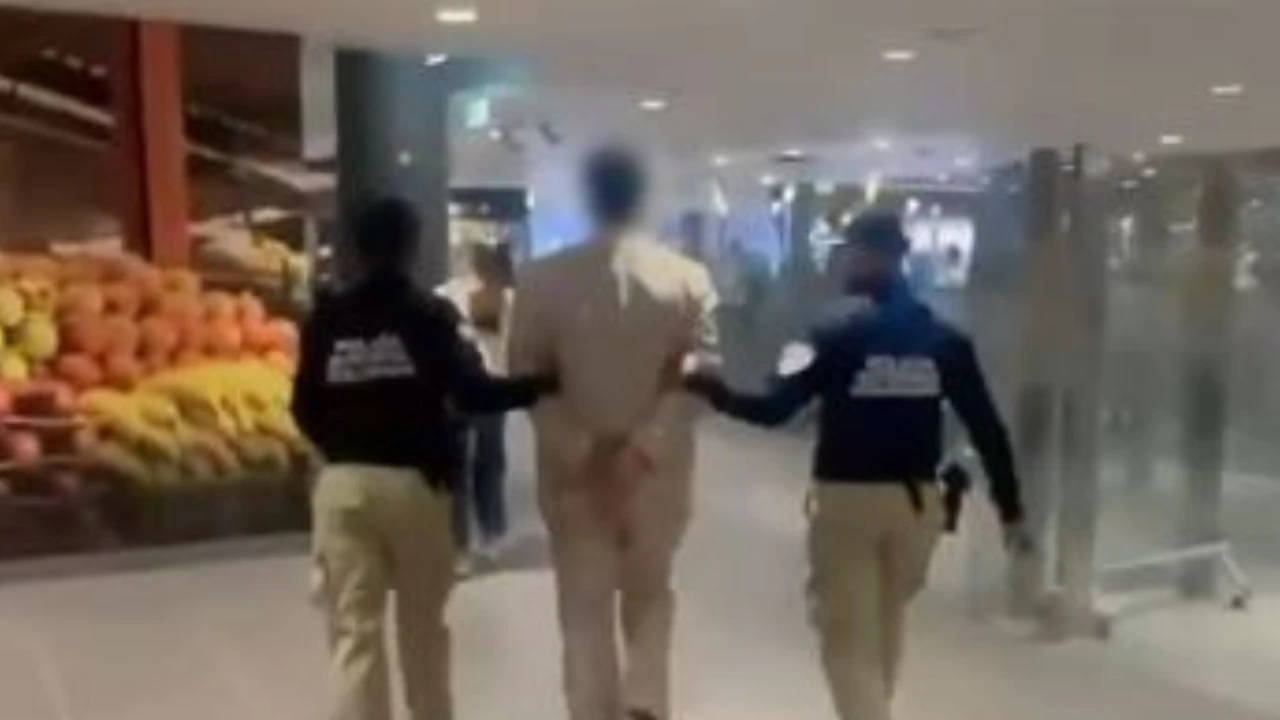¡Cayó en El Dorado! Cae alias 'El Banquero', acusado de estafar a un banco por más de 16 millones de dólares 2 ¡Cayó en El Dorado! Cae alias 'El Banquero', acusado de estafar a un banco por más de 16 millones de dólares
