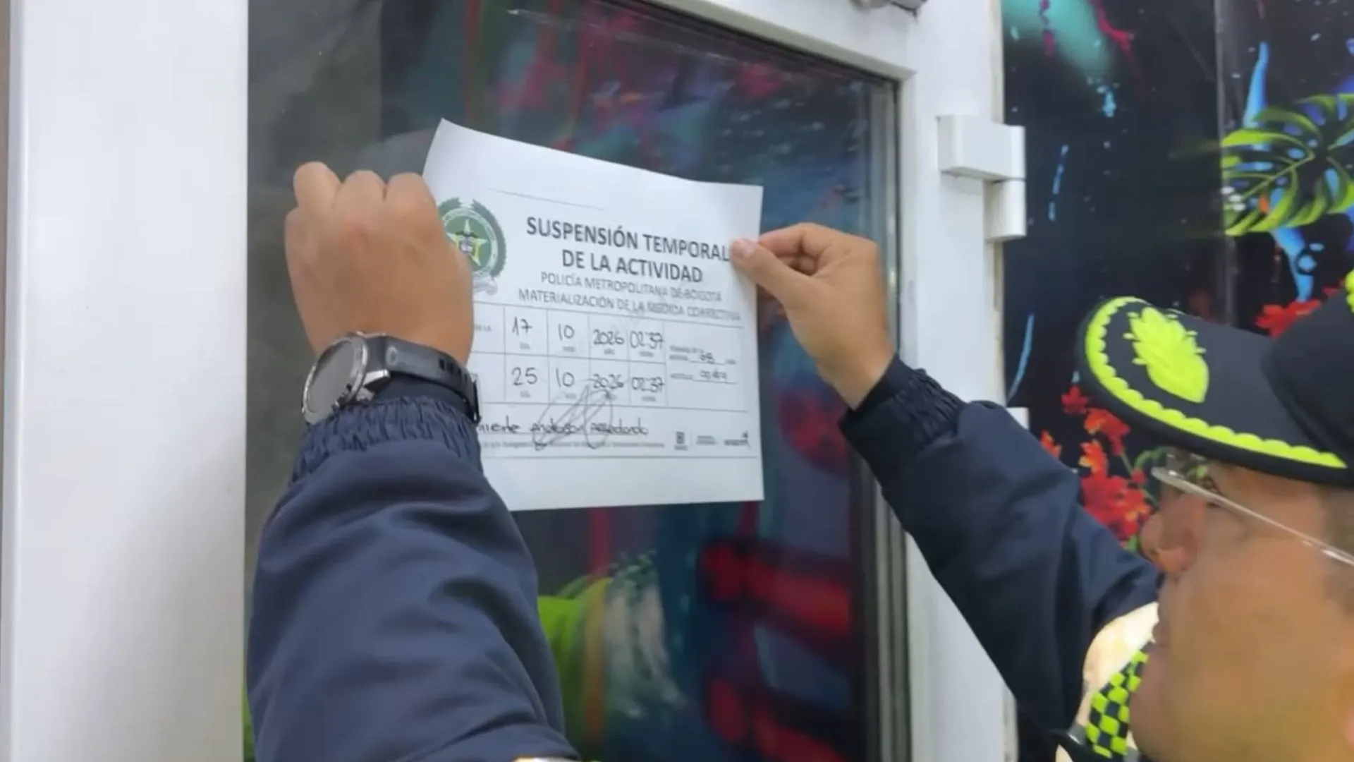 ¡Menores, armas y drogas! Sellaron tres establecimientos que operarían bajo fachada sindical en Bogotá