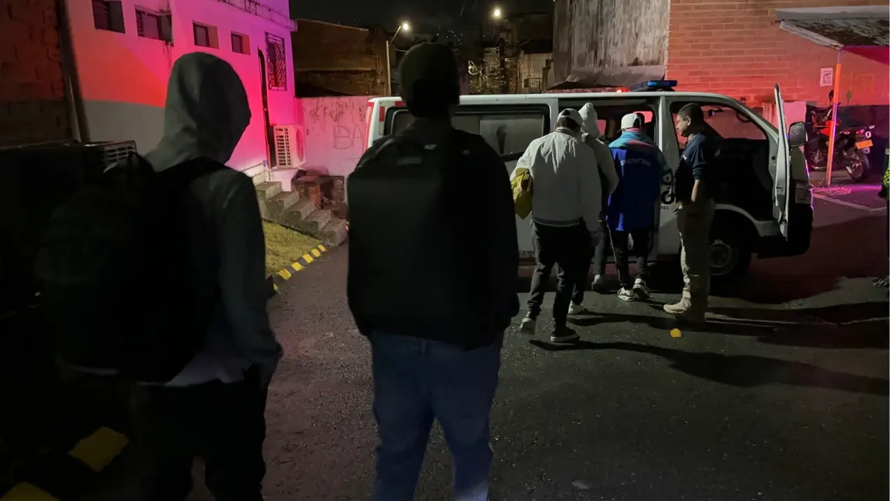 Expulsan a otros nueve extranjeros de Medellín: uno tenía condenas por secuestro en EE.UU. 1 Expulsan a otros nueve extranjeros de Medellín: uno tenía condenas por secuestro en EE.UU.