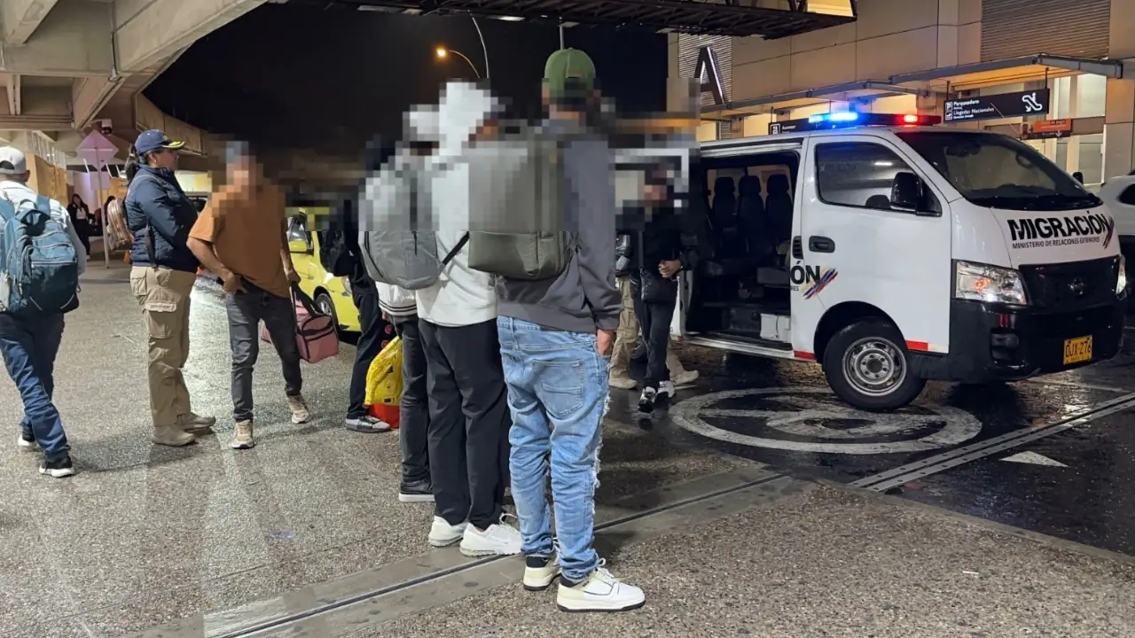 Expulsan a otros nueve extranjeros de Medellín: uno tenía condenas por secuestro en EE.UU. 3 Expulsan a otros nueve extranjeros de Medellín: uno tenía condenas por secuestro en EE.UU.