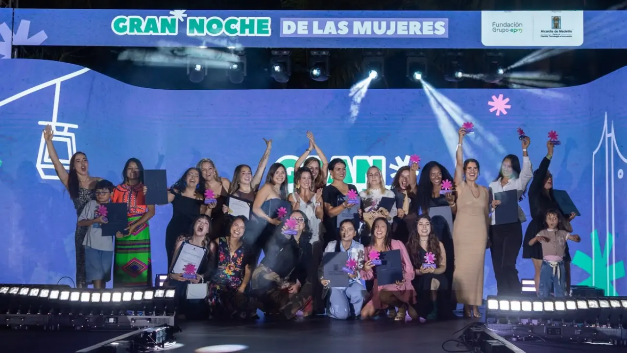 ¡Ellas se llevaron los aplausos! Estas son las 20 mujeres que brillaron en la Gran Noche de Medellín 2 ¡Ellas se llevaron los aplausos! Estas son las 20 mujeres que brillaron en la Gran Noche de Medellín