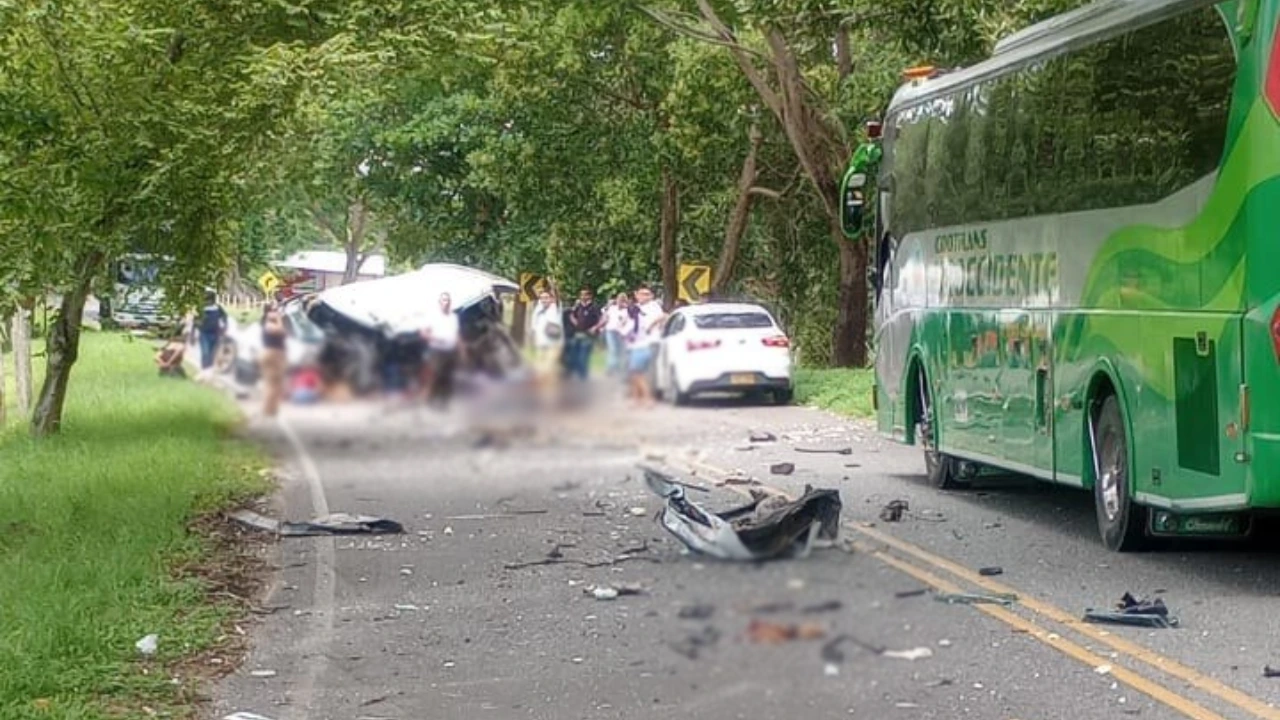 Grave accidente en la vía Medellín Urabá habría dejado al menos 4 muertos