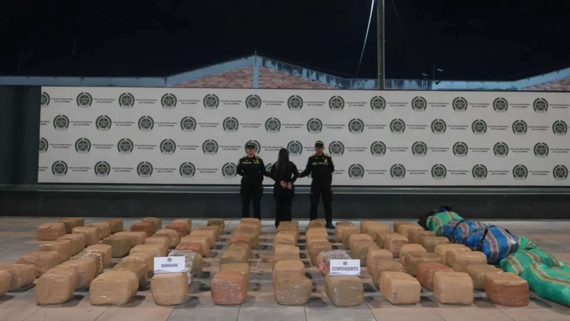 ¡La llevaban en una grúa! Incautan más de 700 kilos de marihuana que iban para Bogotá
