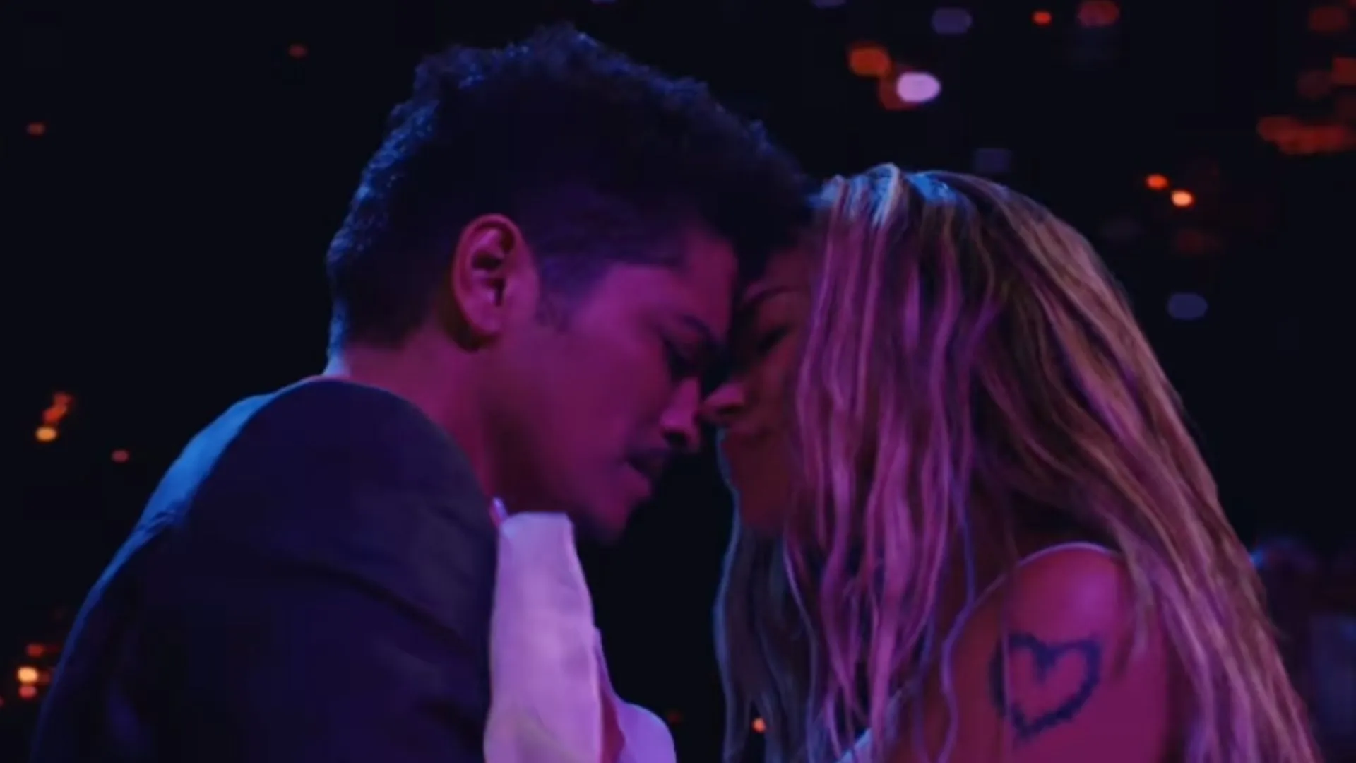 Bruno Mars le dedicó romántico mensaje a Karol G que volvió a despertar rumores: “Mi Julieta”