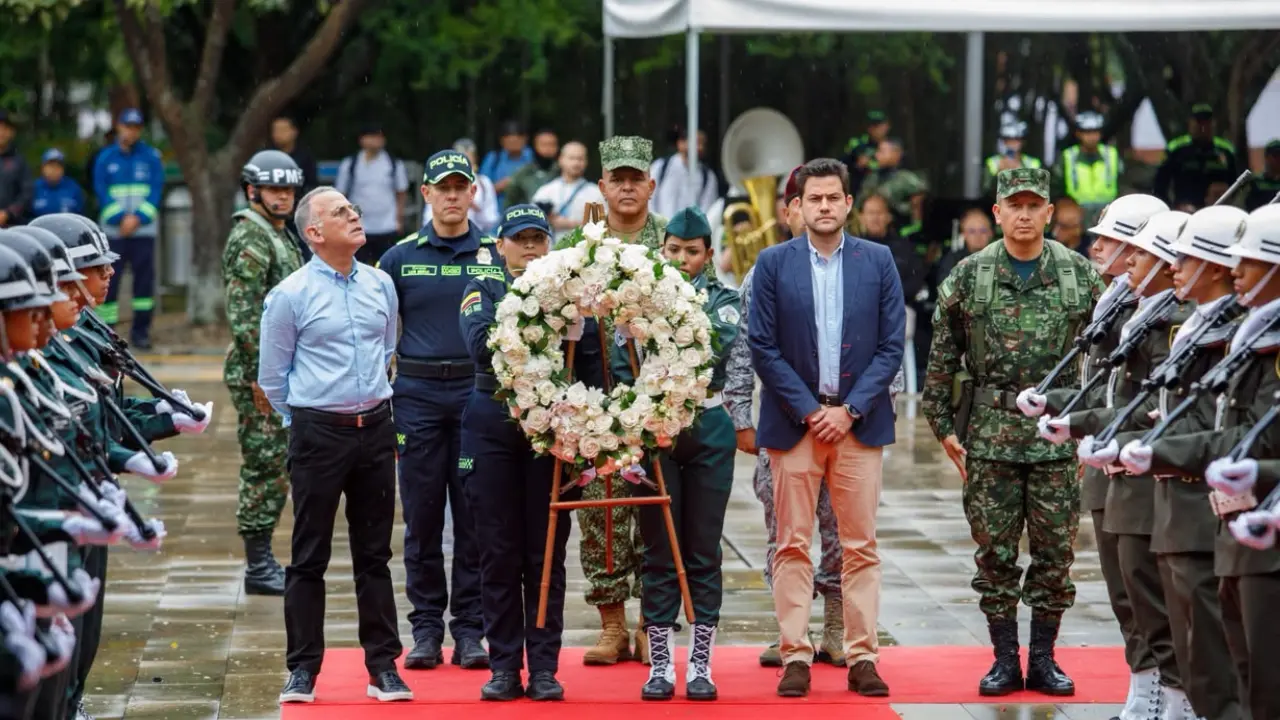 'Uno puede quitarse el uniforme, pero la vocación nunca se acaba': Medellín rinde homenaje a 66 veteranos 3 'Uno puede quitarse el uniforme, pero la vocación nunca se acaba': Medellín rinde homenaje a 66 veteranos